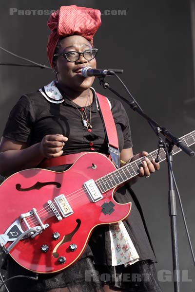 MELISSA LAVEAUX - 2013-07-19 - PARIS - Parvis de l'Hotel de Ville - 